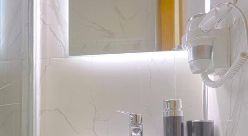 Kartal Palace Taksim Square Family Hotel Истанбул Екстериор снимка